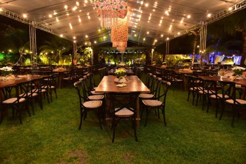 restaurant at night party